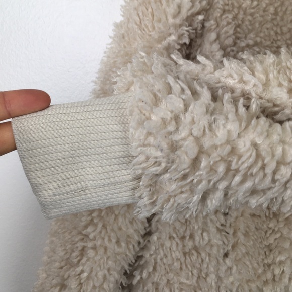 Zara Trf Mock Neck Zip Up Long Sleeve Eyelash Sherpa Jacket in Cream - Picture 4 of 11